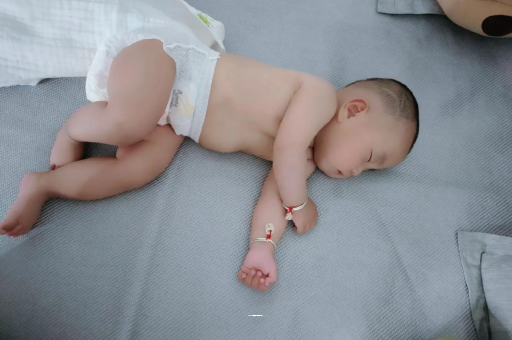安达怀孕多久会显肚子